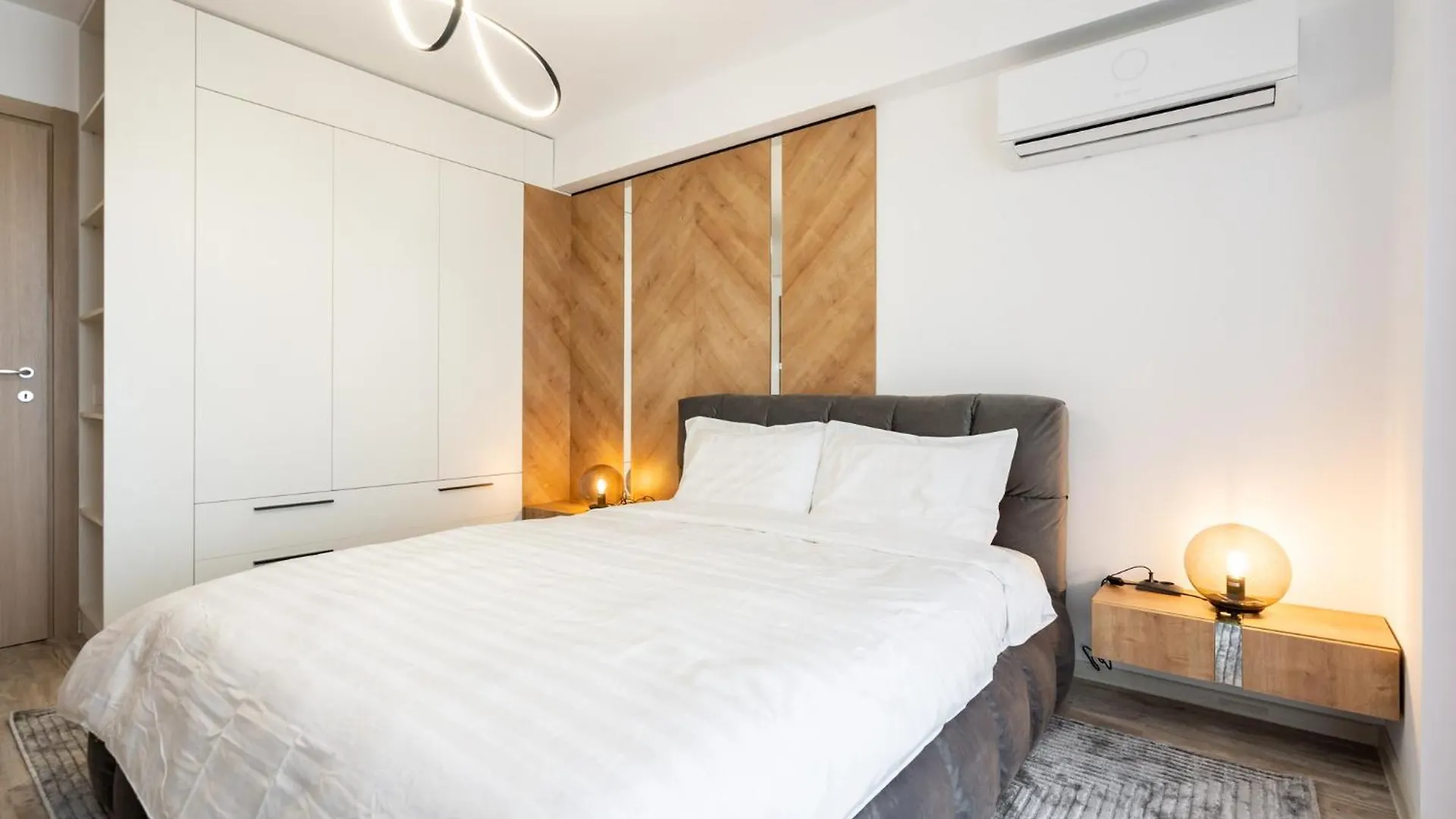 Classy Sassy - Elegant Escape In Timpuri Noi Bucarest Appartement