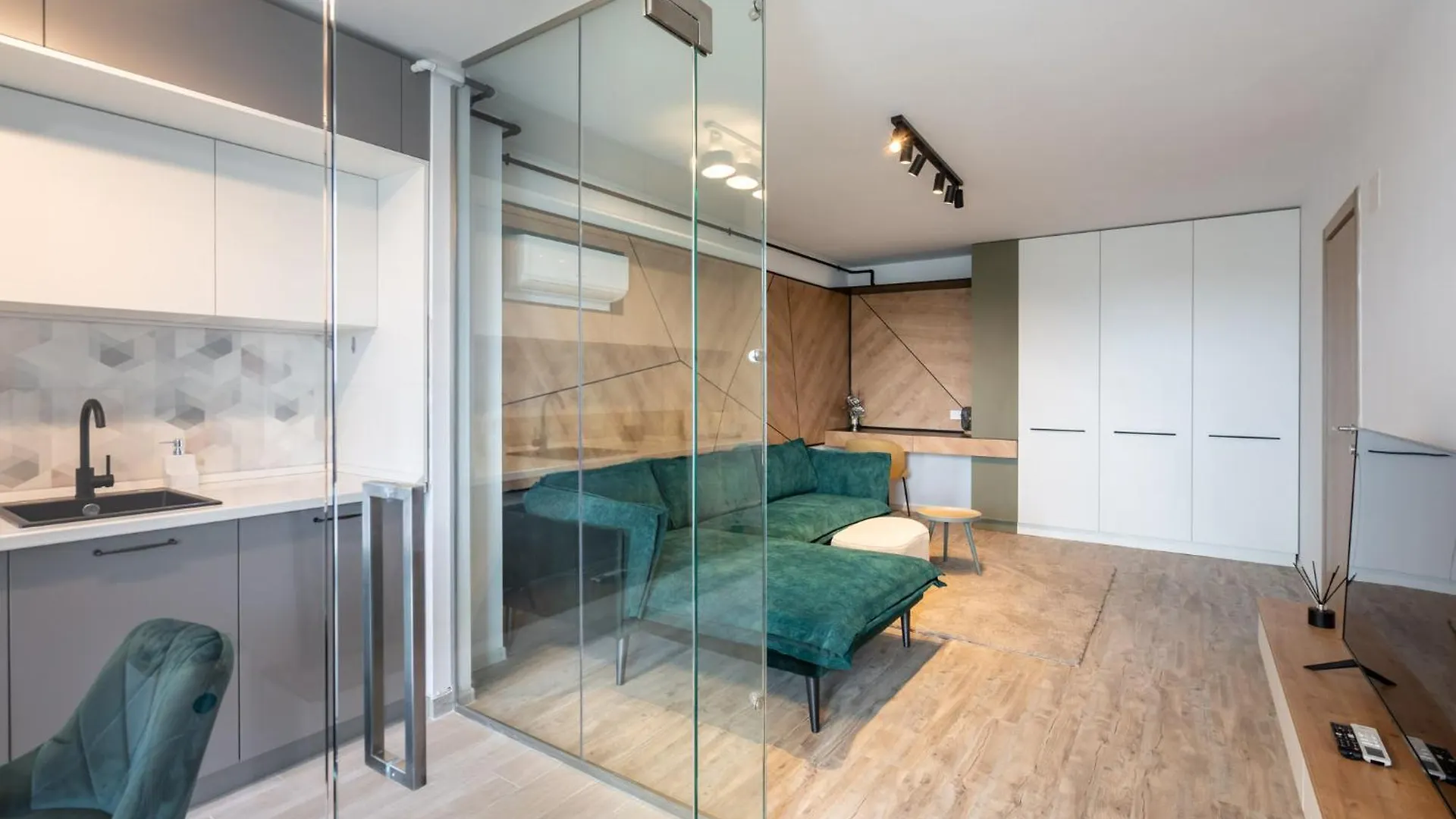 Classy Sassy - Elegant Escape In Timpuri Noi Bucareste