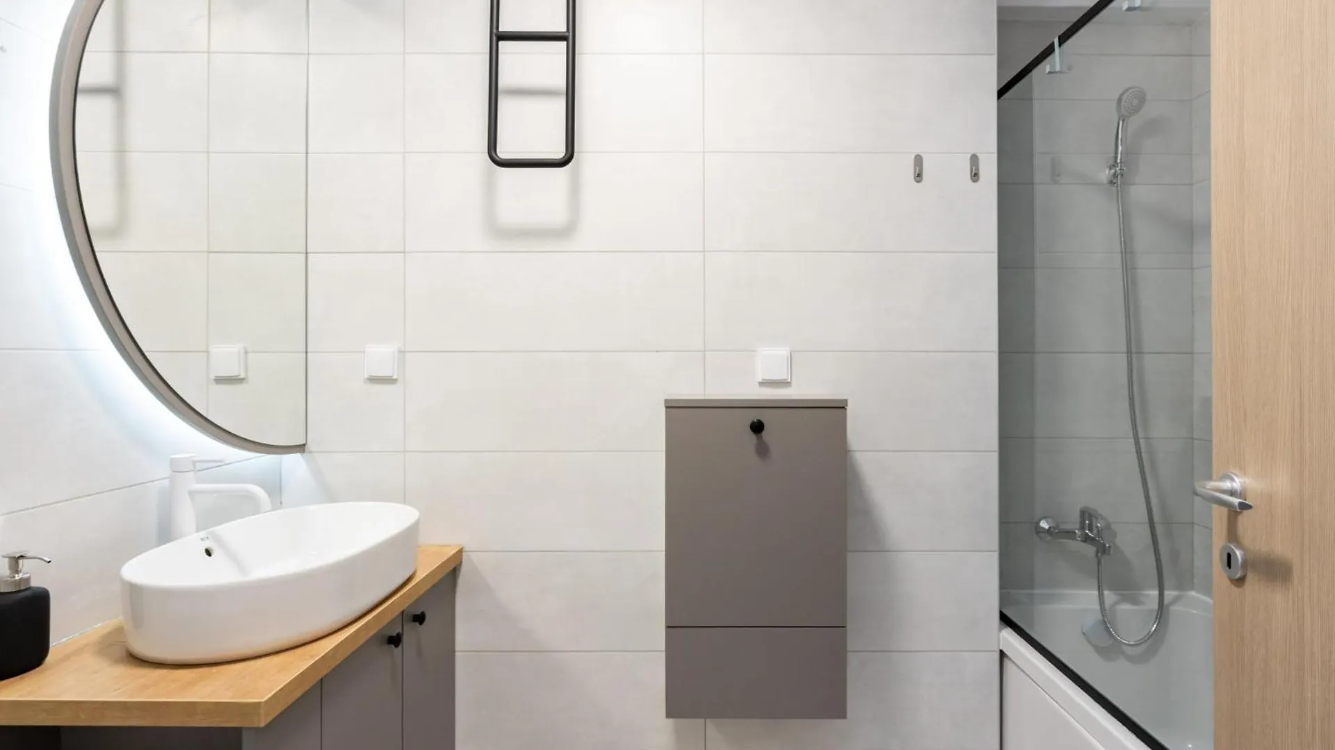 Classy Sassy - Elegant Escape In Timpuri Noi Bucharest