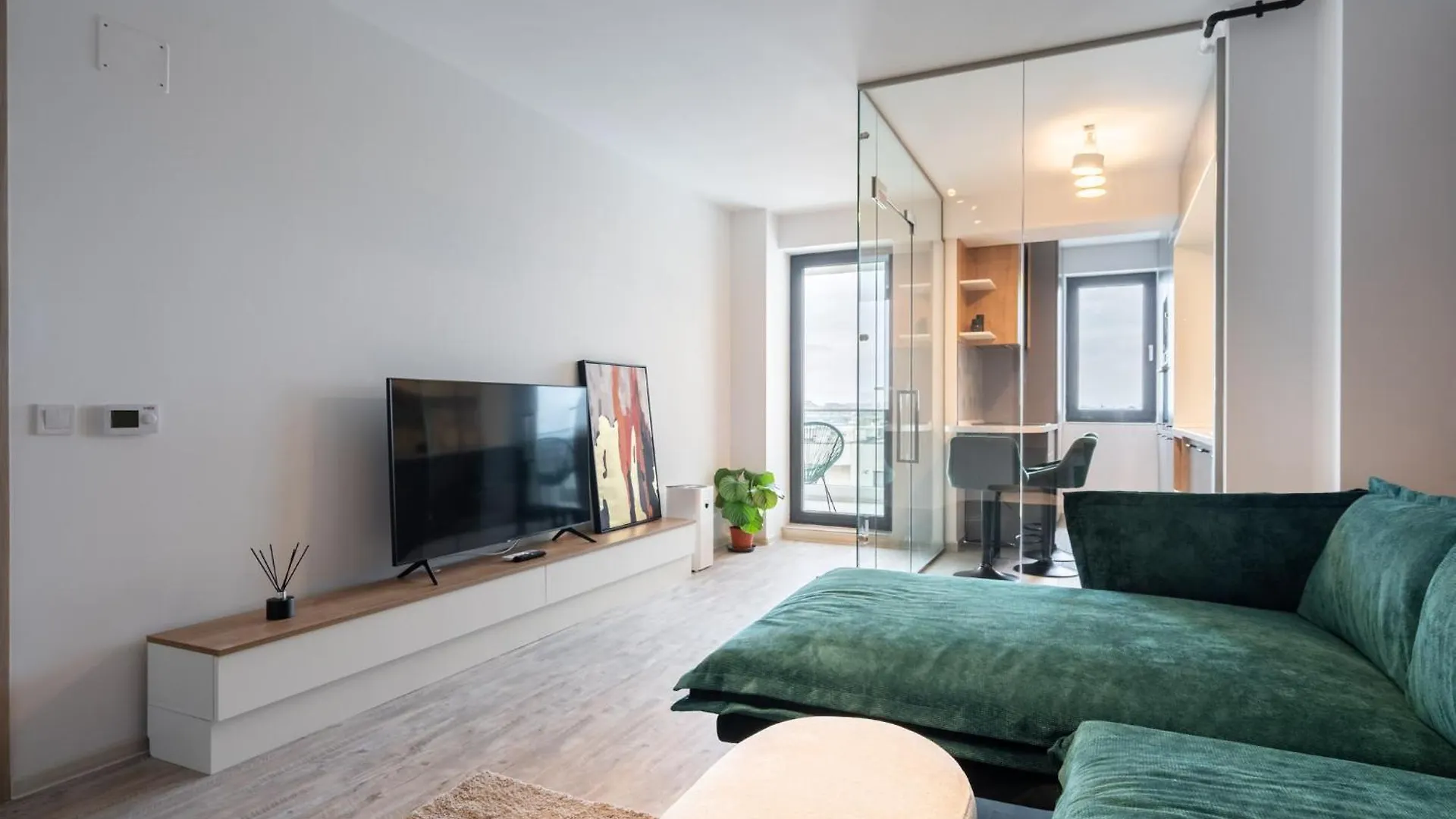 Classy Sassy - Elegant Escape In Timpuri Noi Bucharest Romania