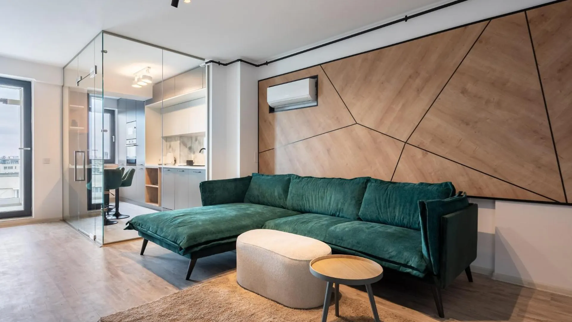 Classy Sassy - Elegant Escape In Timpuri Noi Bucharest Romania