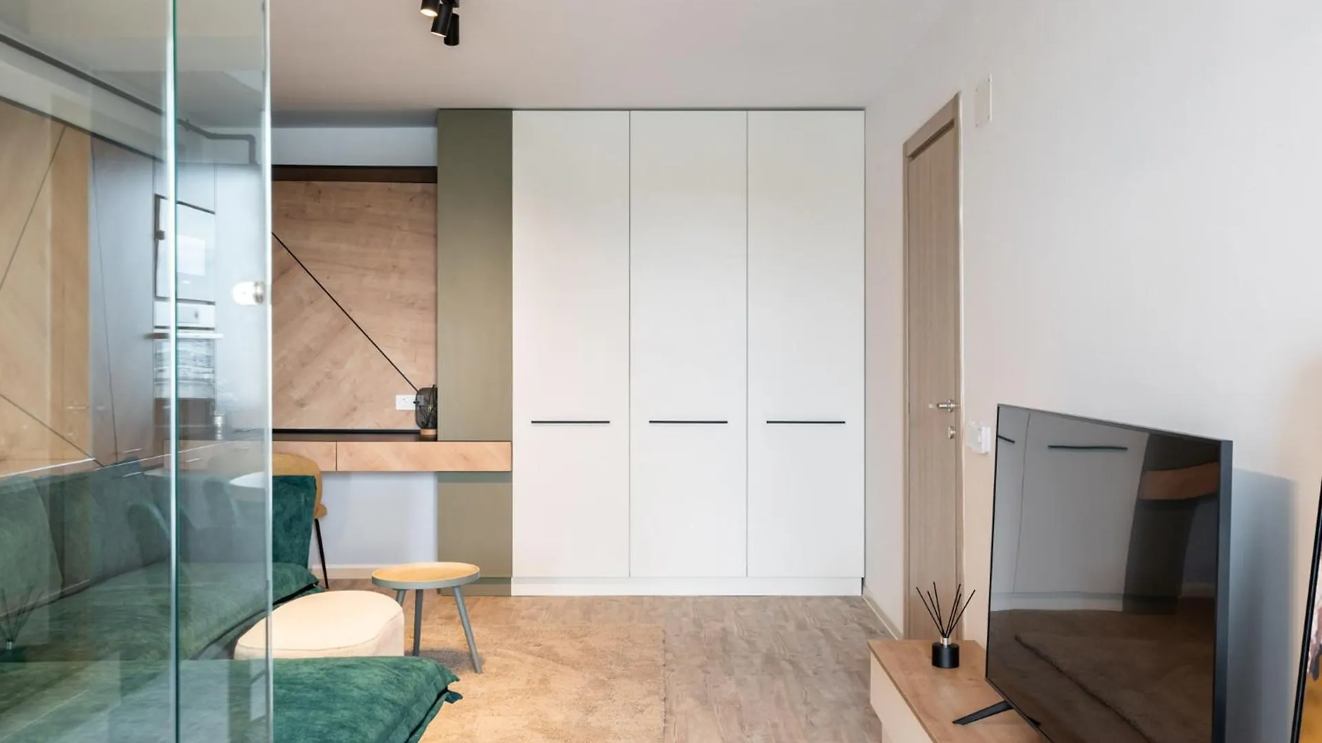 Apartment Classy Sassy - Elegant Escape In Timpuri Noi Bucharest