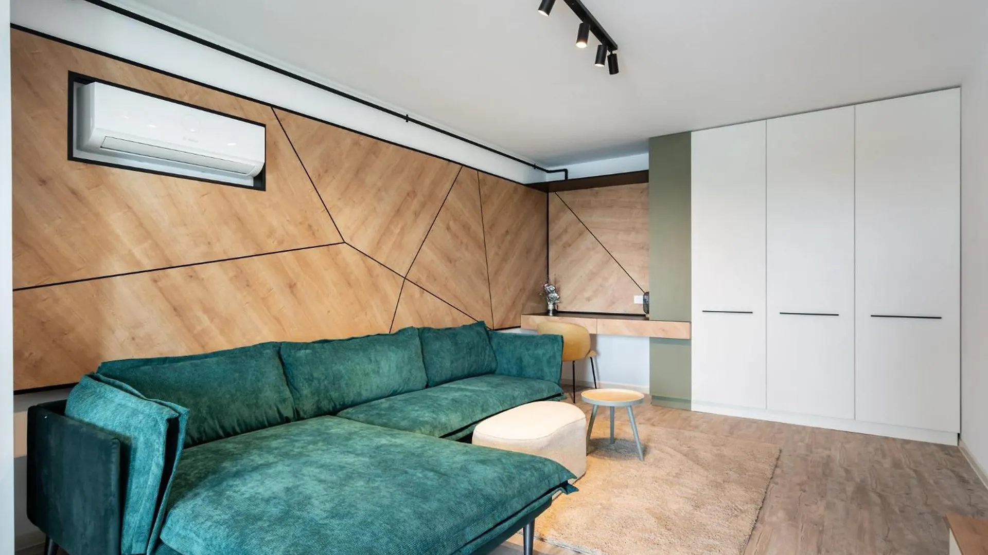 Apartment Classy Sassy - Elegant Escape In Timpuri Noi Bucharest Romania