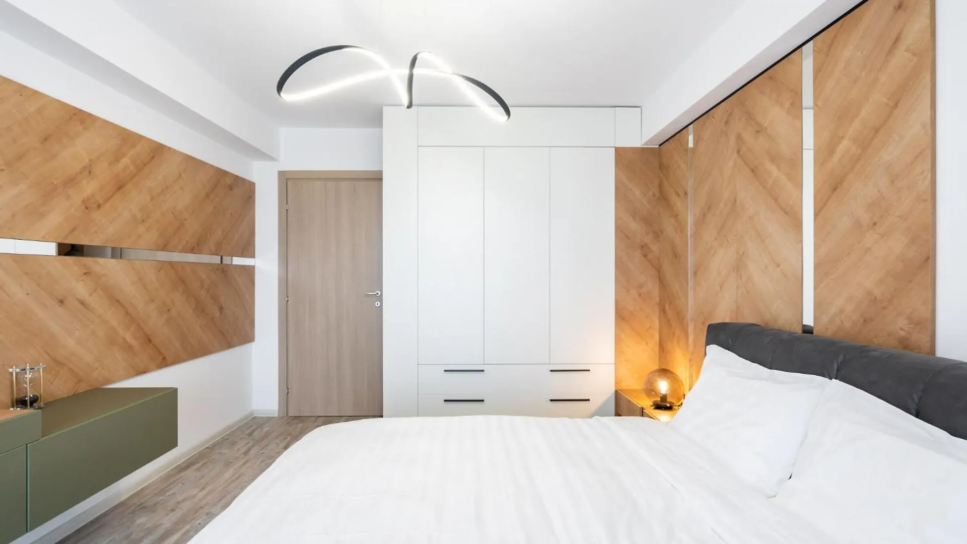 Classy Sassy - Elegant Escape In Timpuri Noi Bucharest Romania