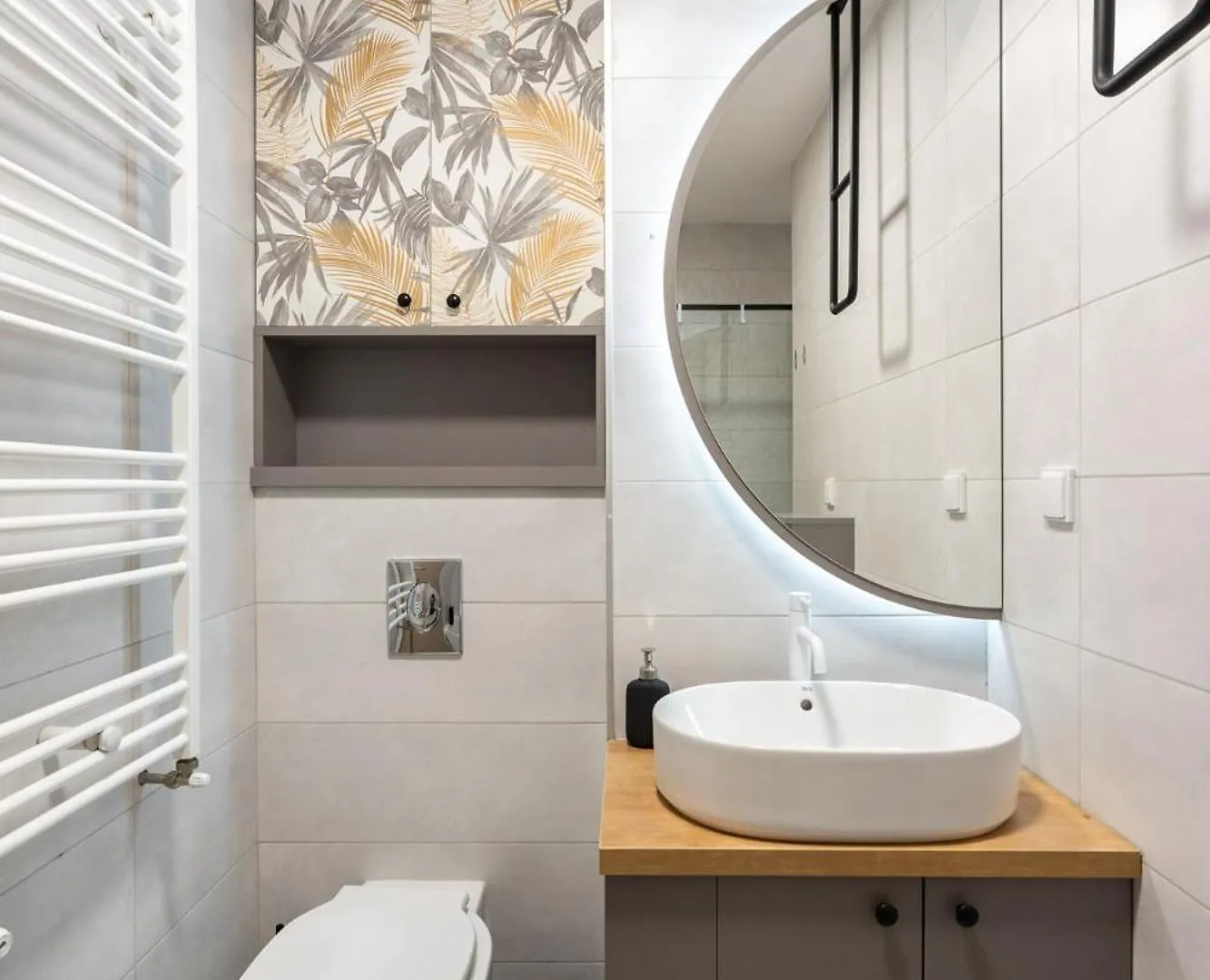 Classy Sassy - Elegant Escape In Timpuri Noi Bucharest Apartment