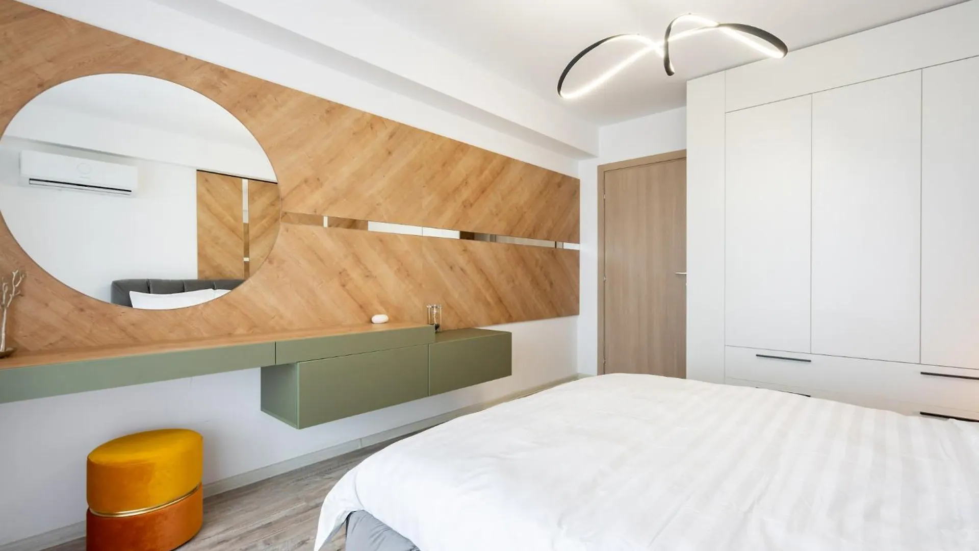 Classy Sassy - Elegant Escape In Timpuri Noi Bucharest
