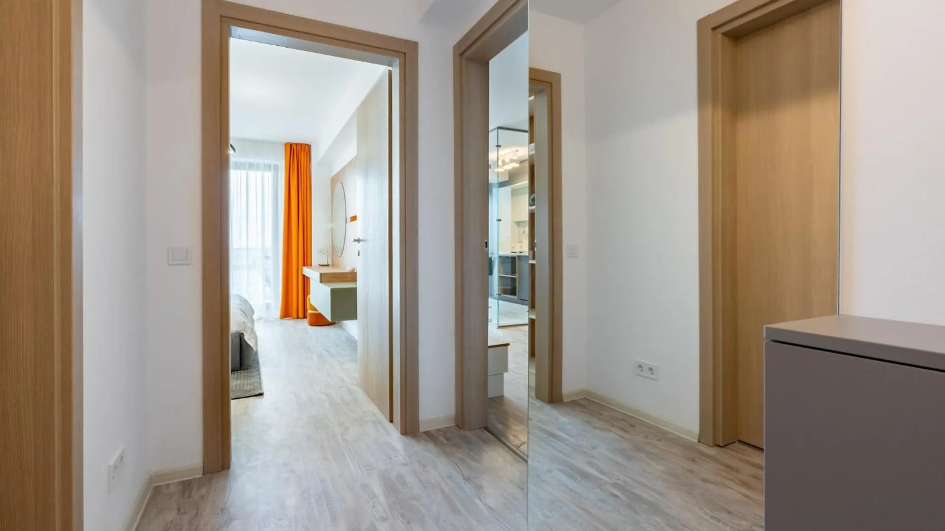 Classy Sassy - Elegant Escape In Timpuri Noi Bucharest 0*,