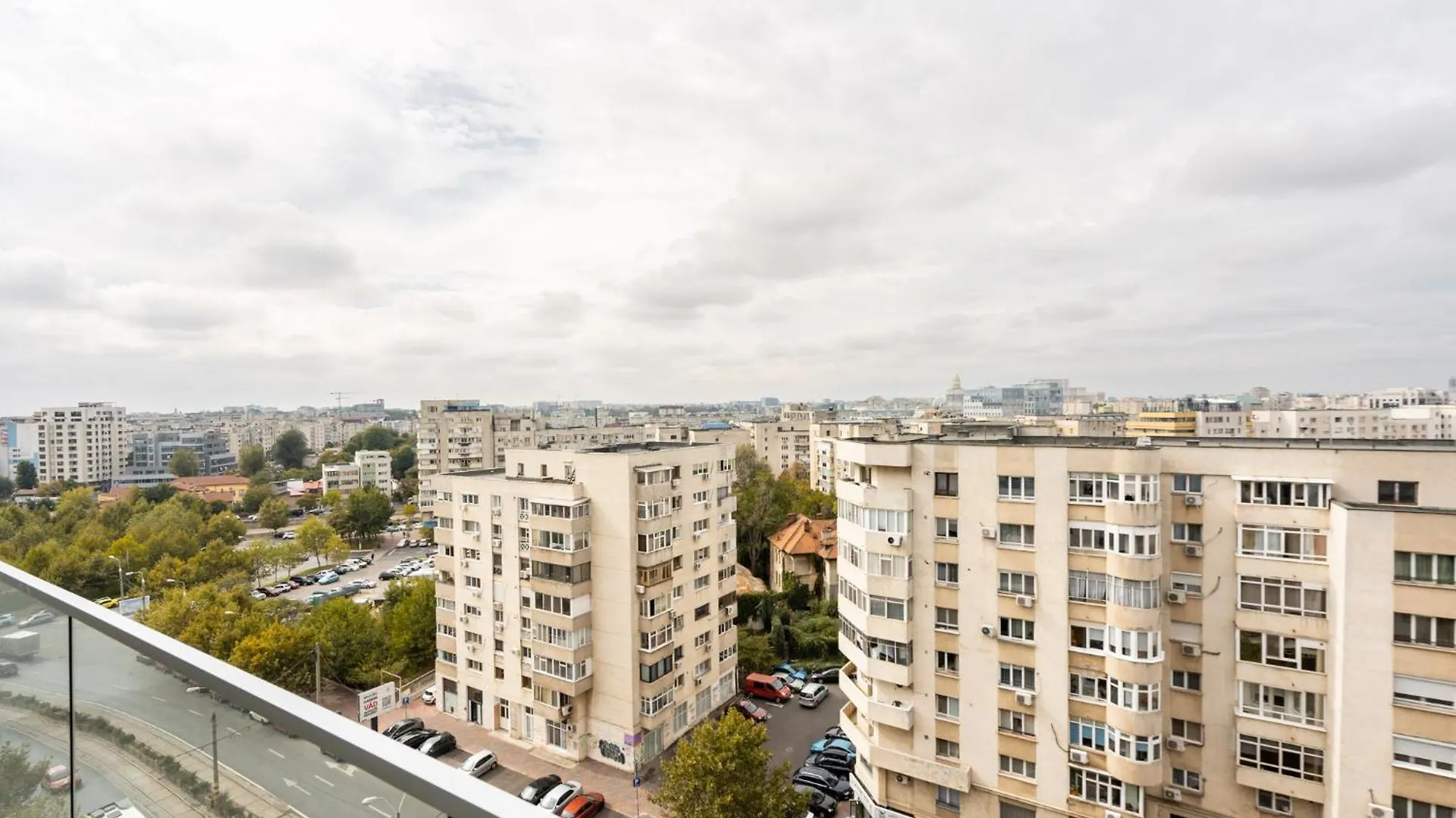 Classy Sassy - Elegant Escape In Timpuri Noi Bucharest Apartment