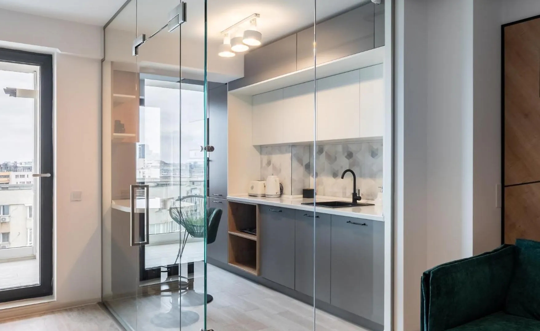 Apartment Classy Sassy - Elegant Escape In Timpuri Noi Bucharest
